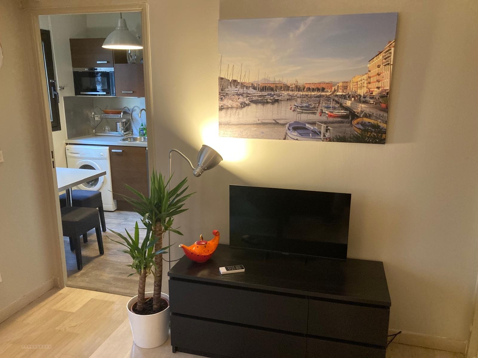 A VENDRE -CARRE D OR - F1 AVEC BALCON — photo 4