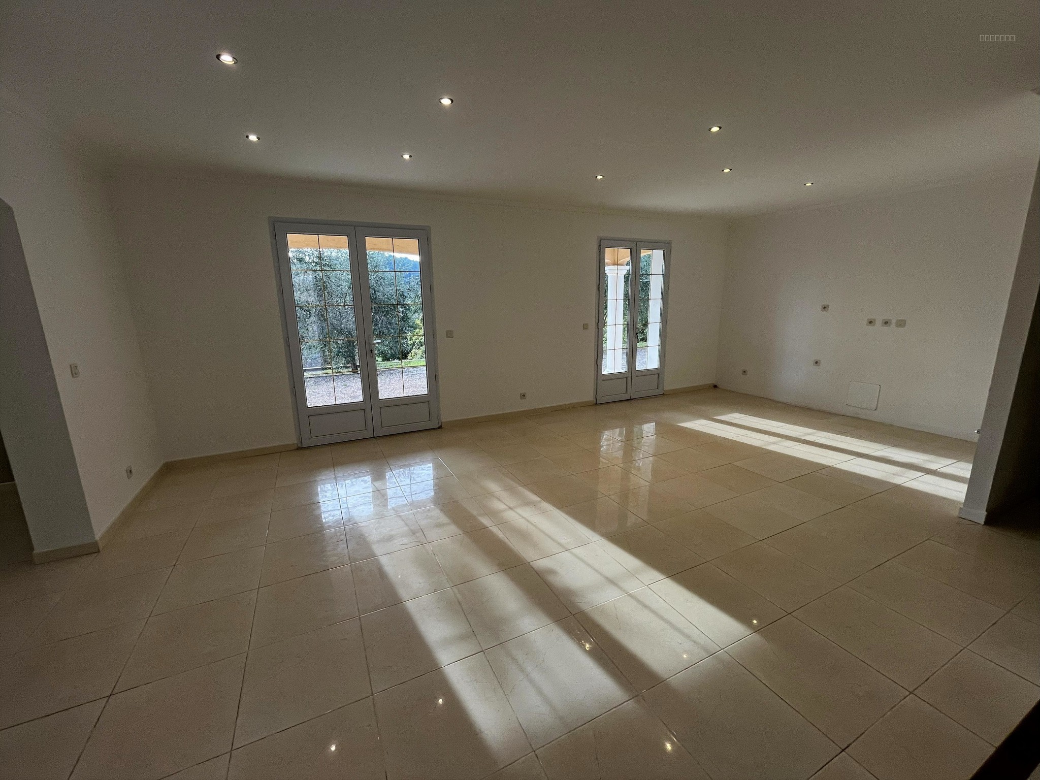 A VENDRE - LA MOTTE -VILLA 150 M2 - GRAND JARDIN ARBORE  -TERRAIN  PISCINABLE — photo 7