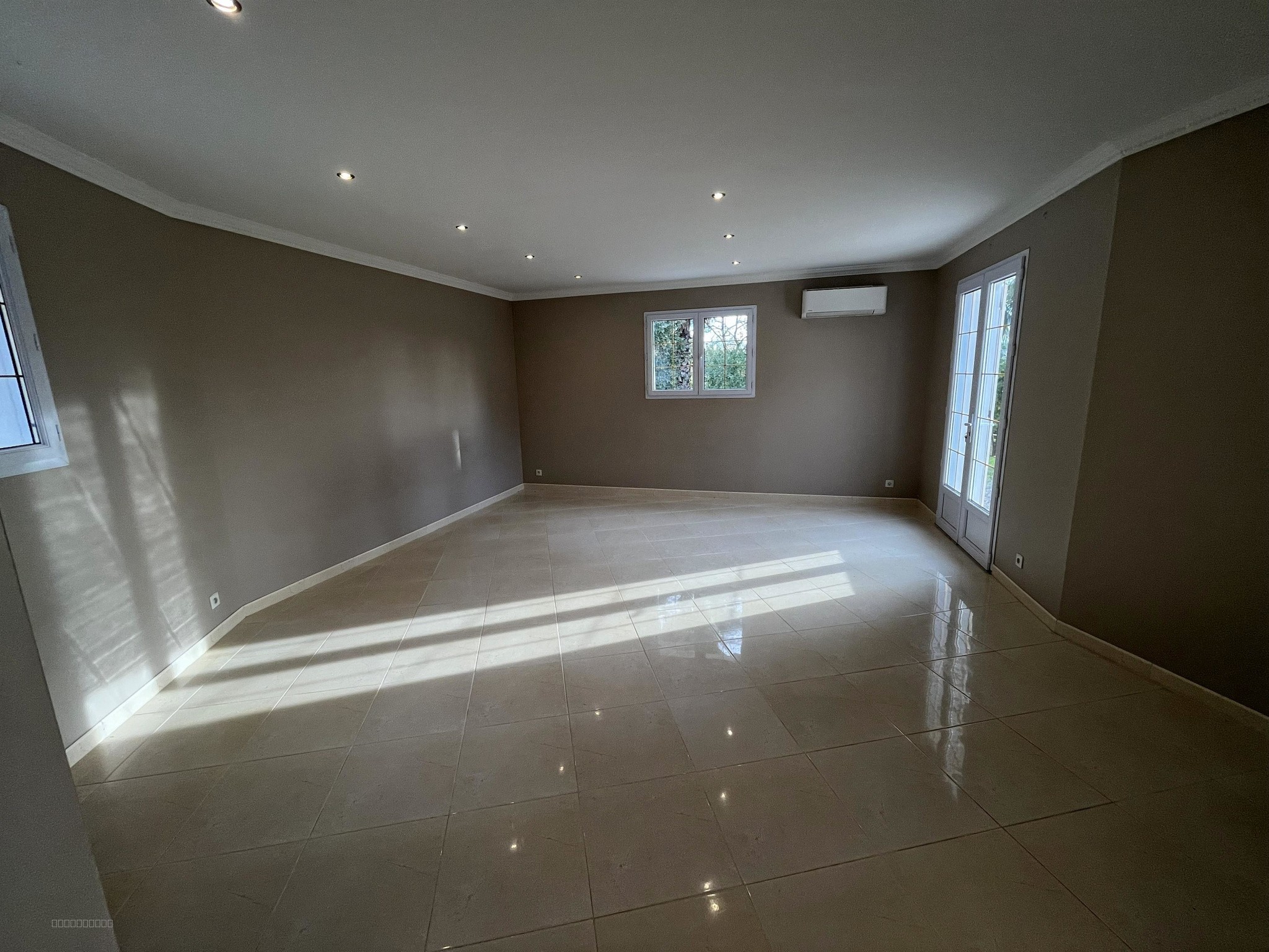 A VENDRE - LA MOTTE -VILLA 150 M2 - GRAND JARDIN ARBORE  -TERRAIN  PISCINABLE — photo 6