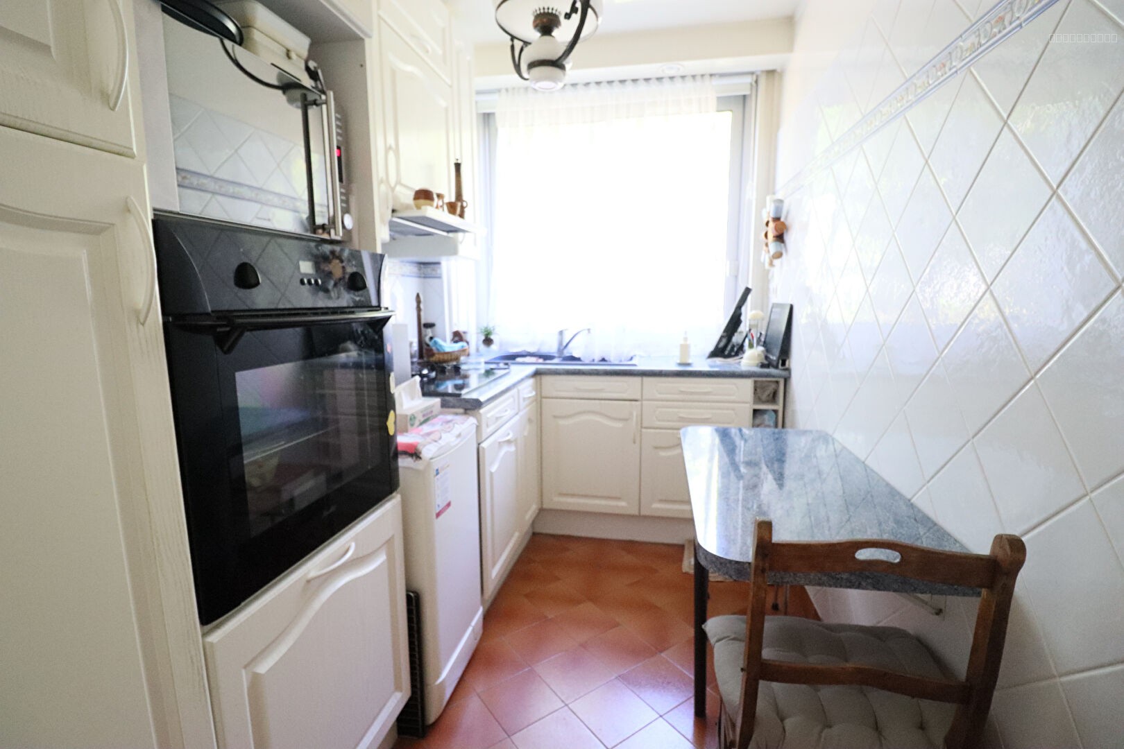 MARLY LE ROI - Apt 4 pièces 2 ou 3 chambres - Balcon, cave et Parking. — photo 1