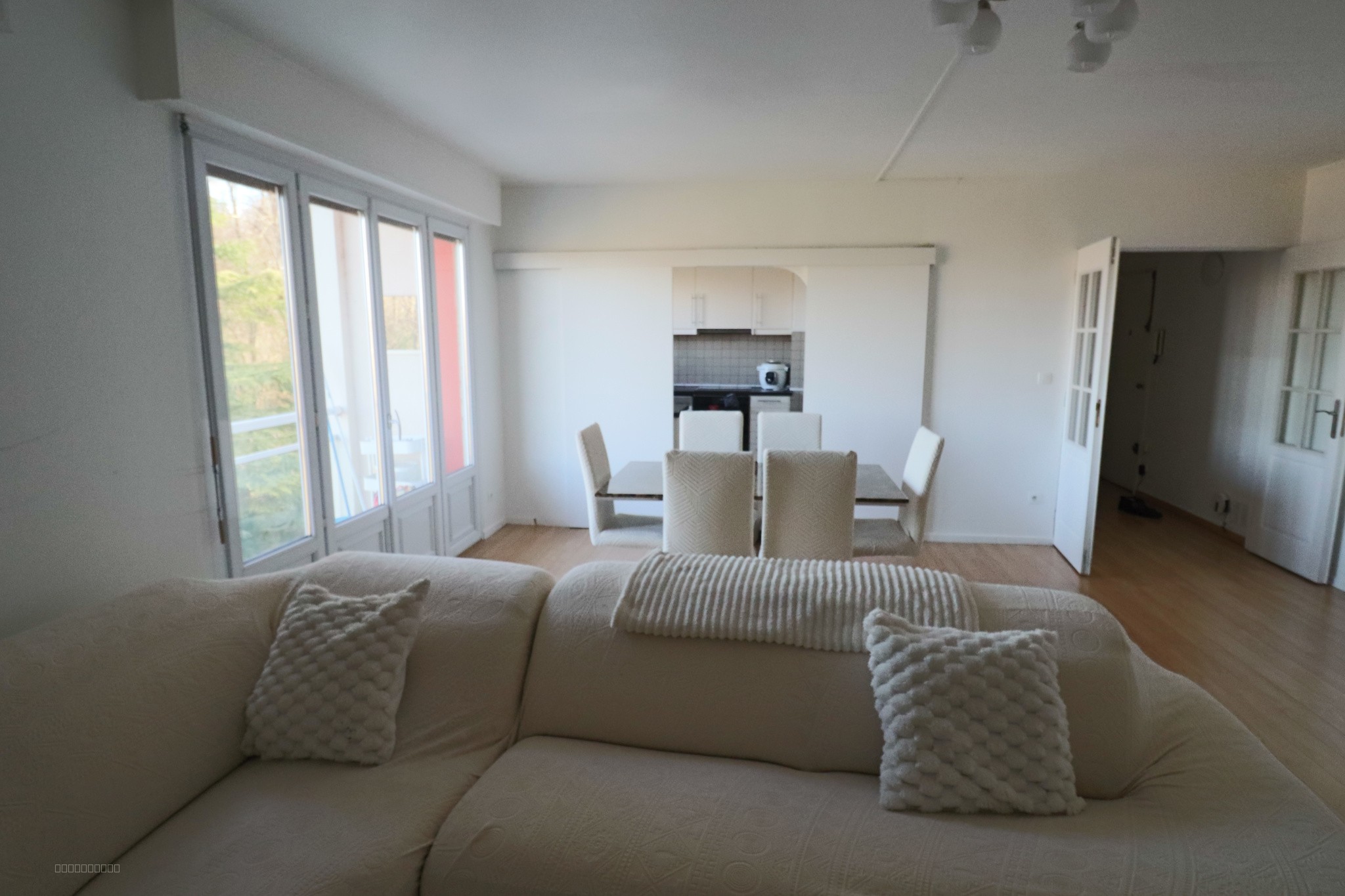 LE PORT-MARLY - Apt 4 pièces de 80m2 avec une grande cave. — photo 2