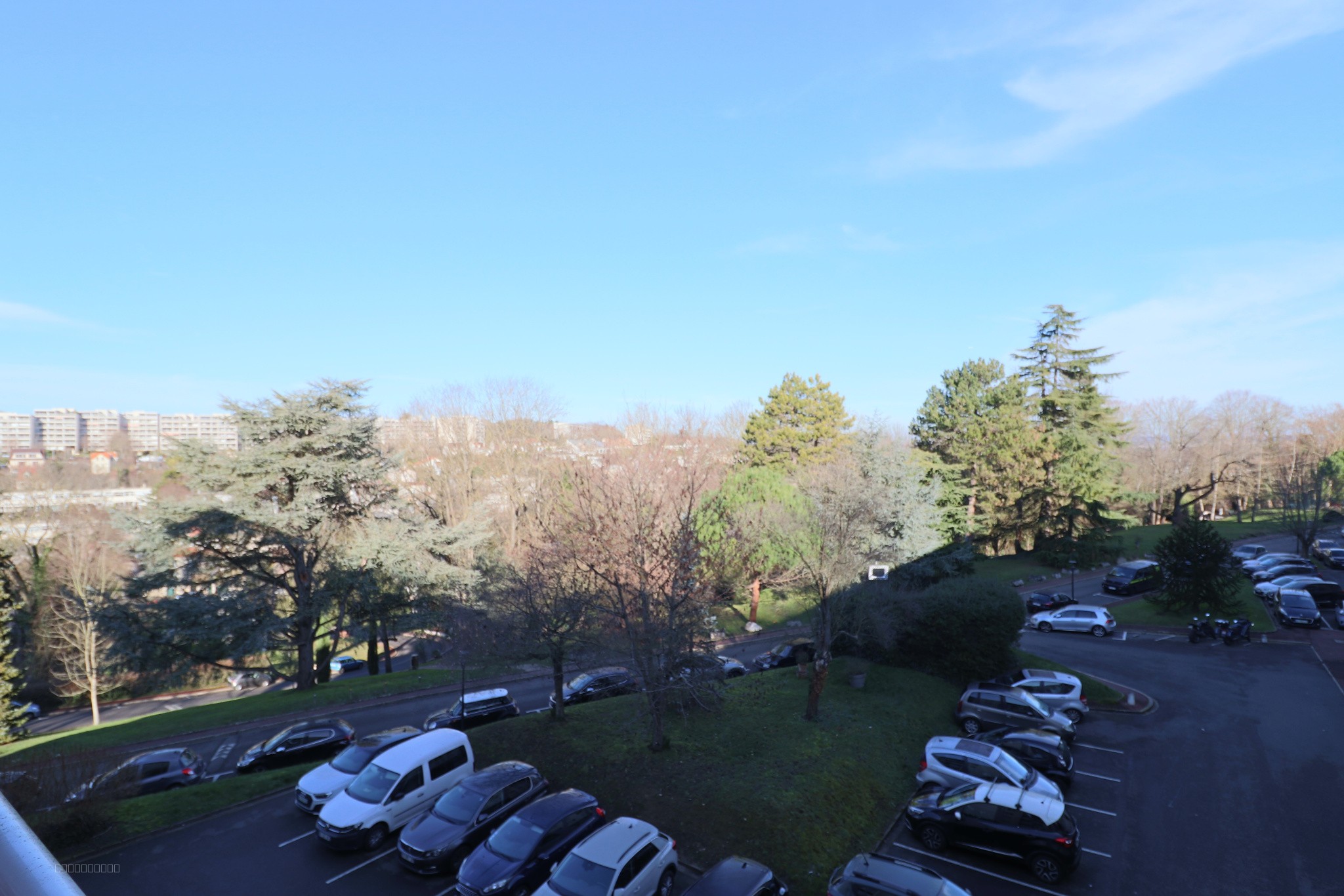 LE PORT-MARLY - Apt 4 pièces de 77m2 - 2 chambres avec placards, balcon et cave. — photo 8