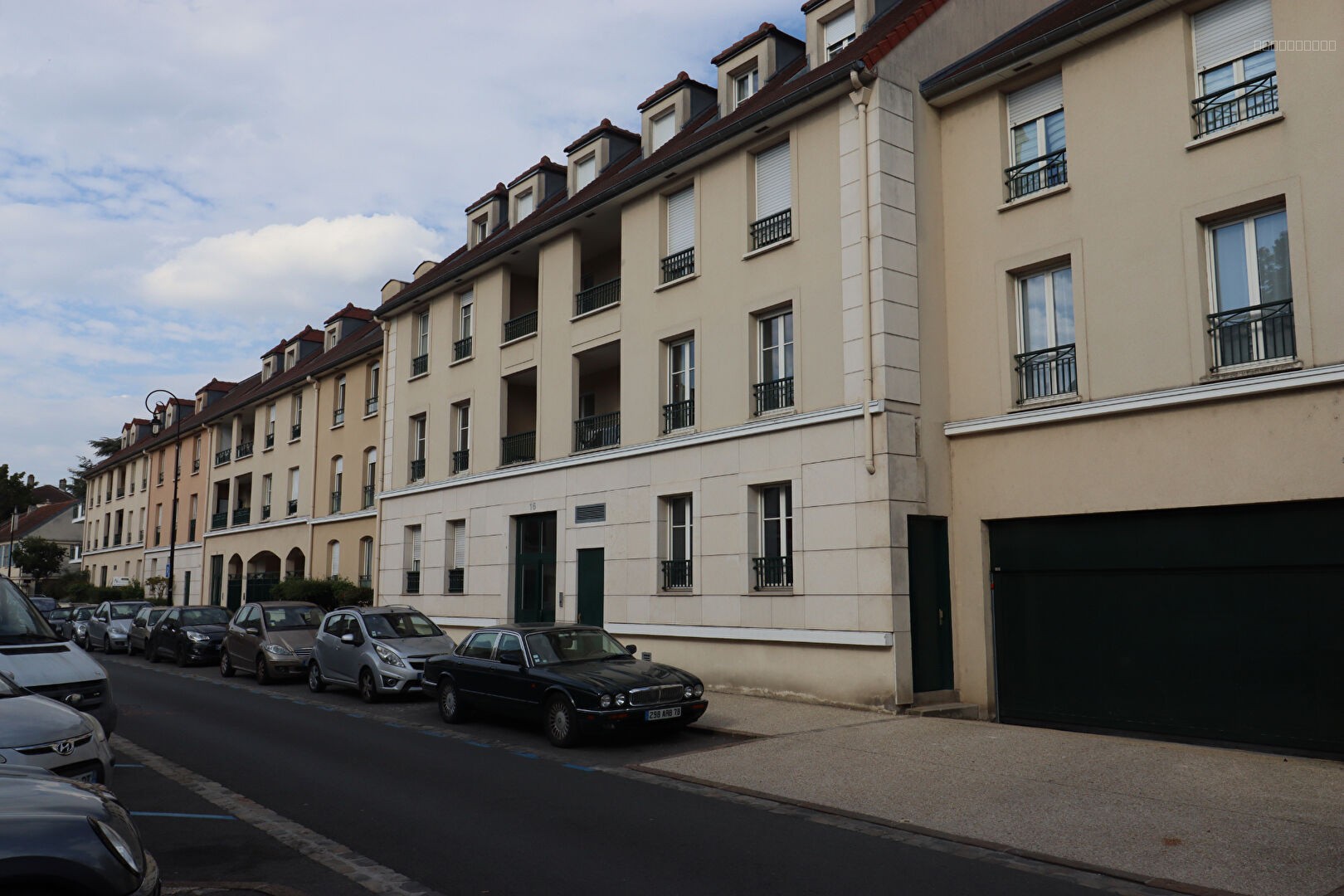 LE PORT-MARLY - Apt 4 pièces de 88m2 avec balcon, Box double et cave en s/sol. — photo 7