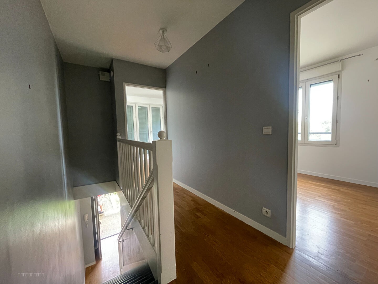 LE PORT-MARLY - Apt 3 pièces en duplex avec terrasse, cave et parking. — photo 8