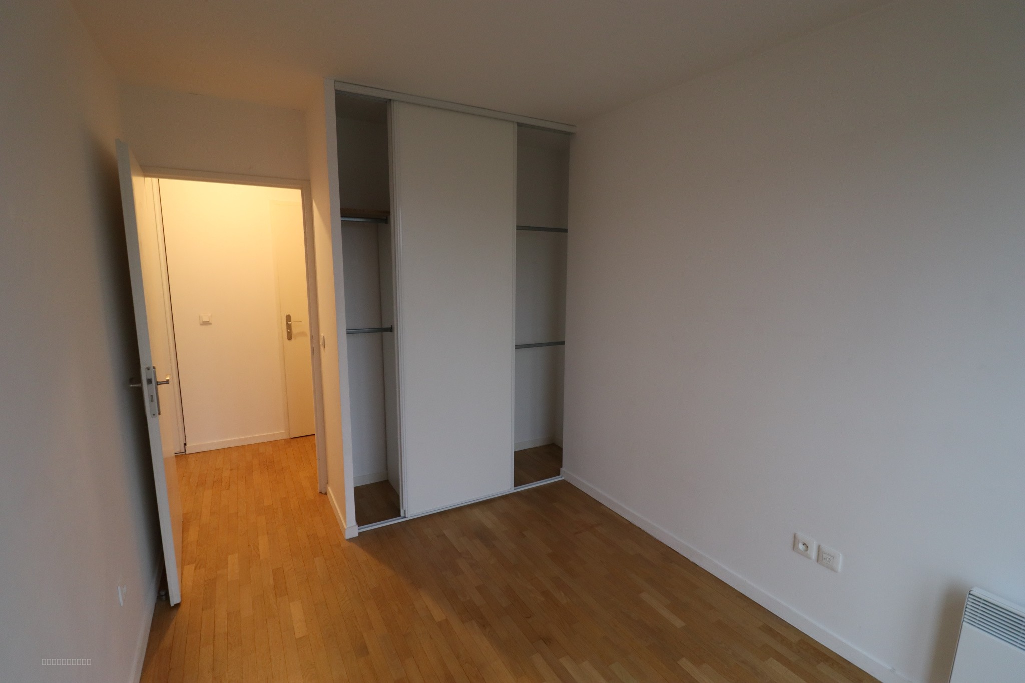 LE PORT-MARLY - Appartement 3 pièces de 60m2 avec balcon + 2 places de parking privatives. — photo 6