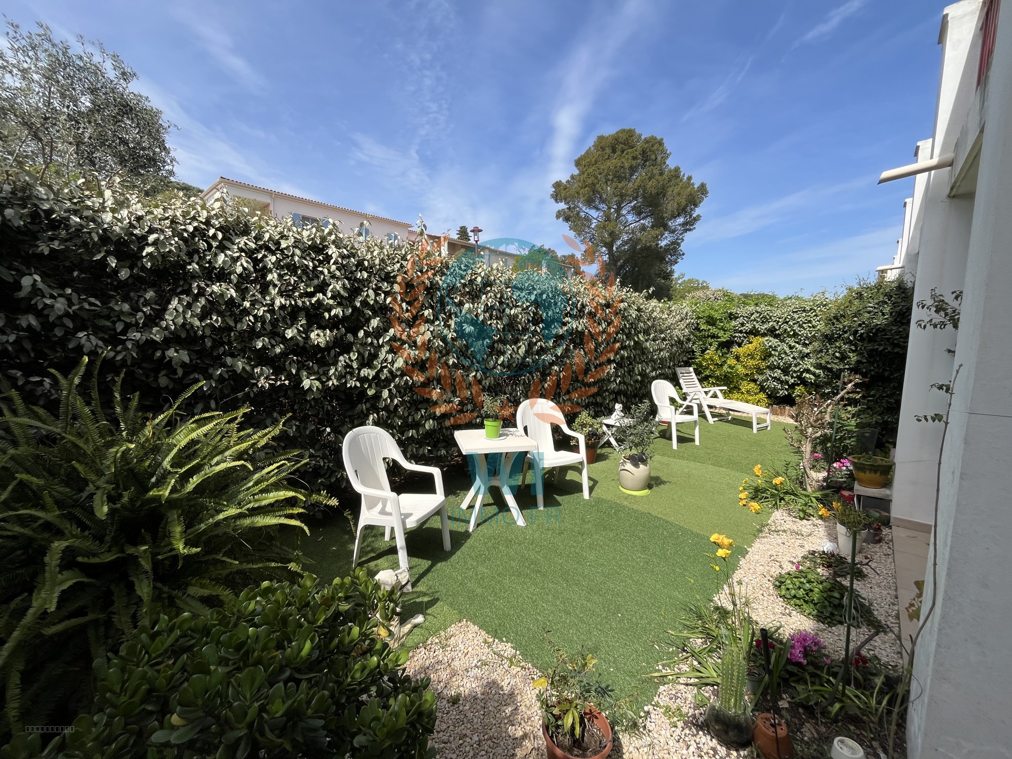 Appartement  en rez-de-jardin avec piscine et garage — photo 8