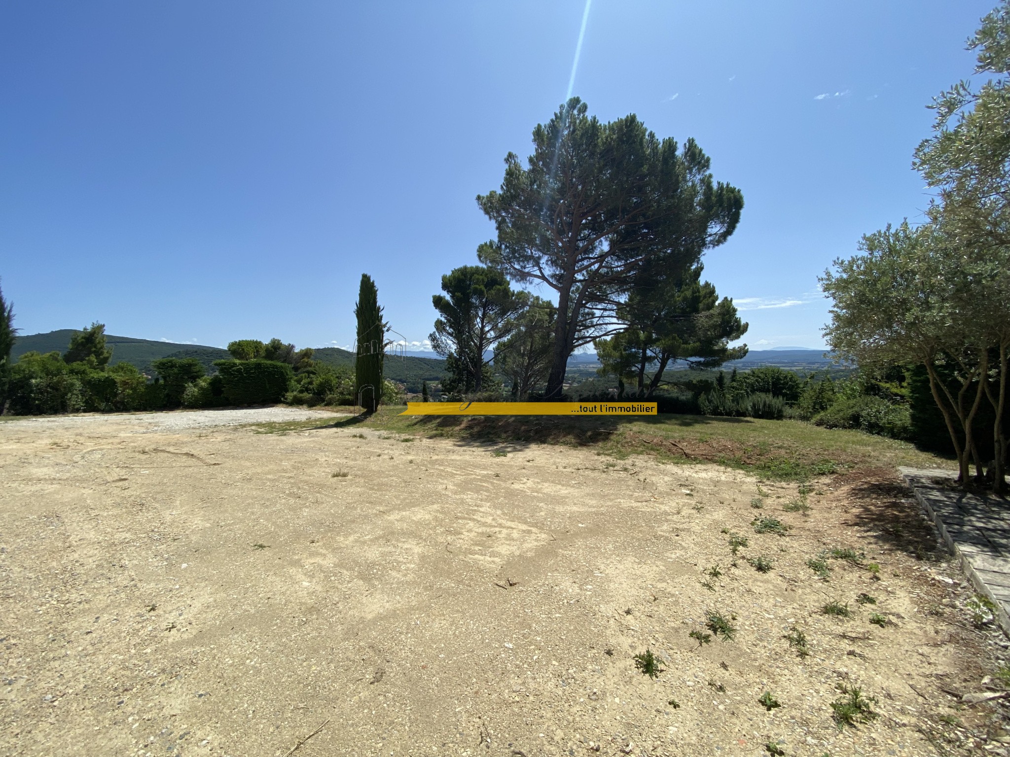 SAVASSE Terrain constructible 2500 m2. — photo 4