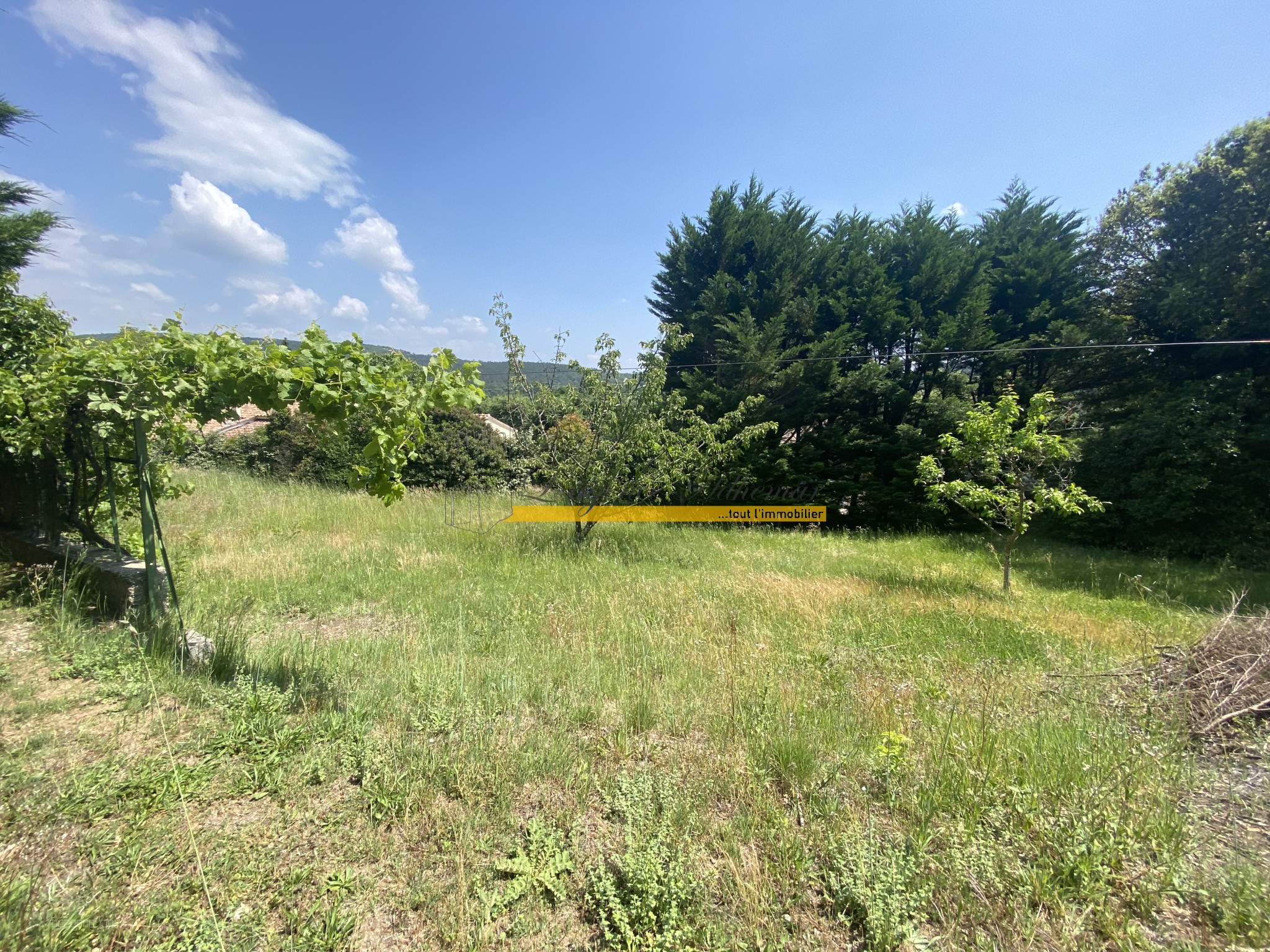 ROUSSAS Drôme Provençale, maison en bordure de village à vendre. — photo 2