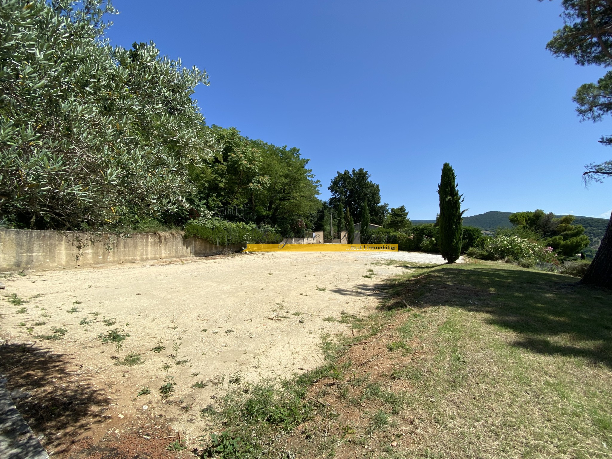 SAVASSE Terrain constructible 2500 m2. — photo 5