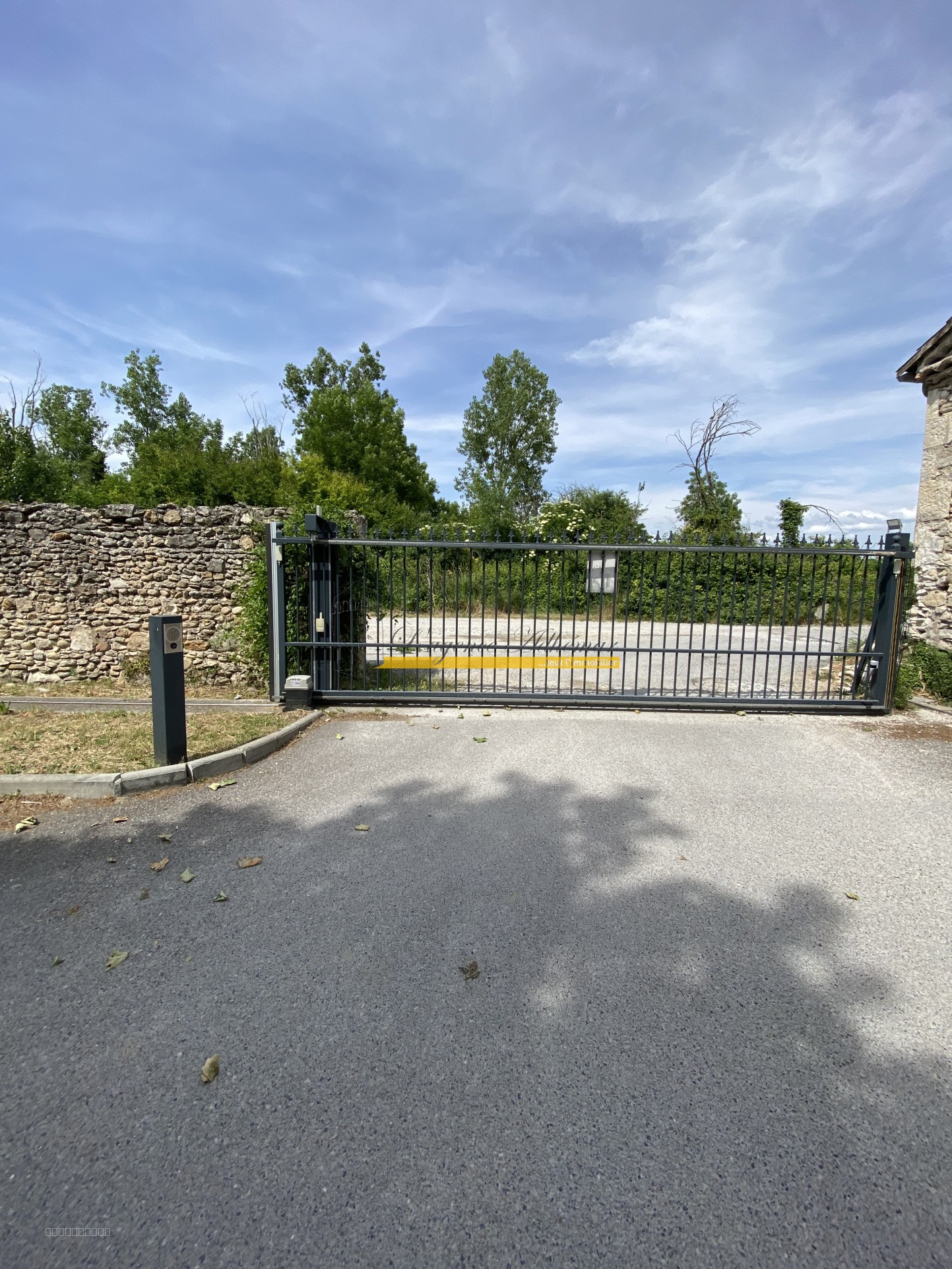 MONTBOUCHER SUR JABRON. Appartement T4 à vendre, avec jardin. — photo 18