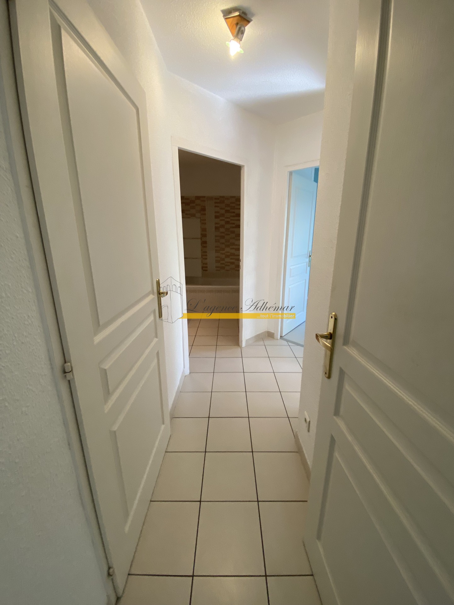 Montélimar appartement 3 pièces, 2 chambres, balcon, parkings, à vendre. — photo 10