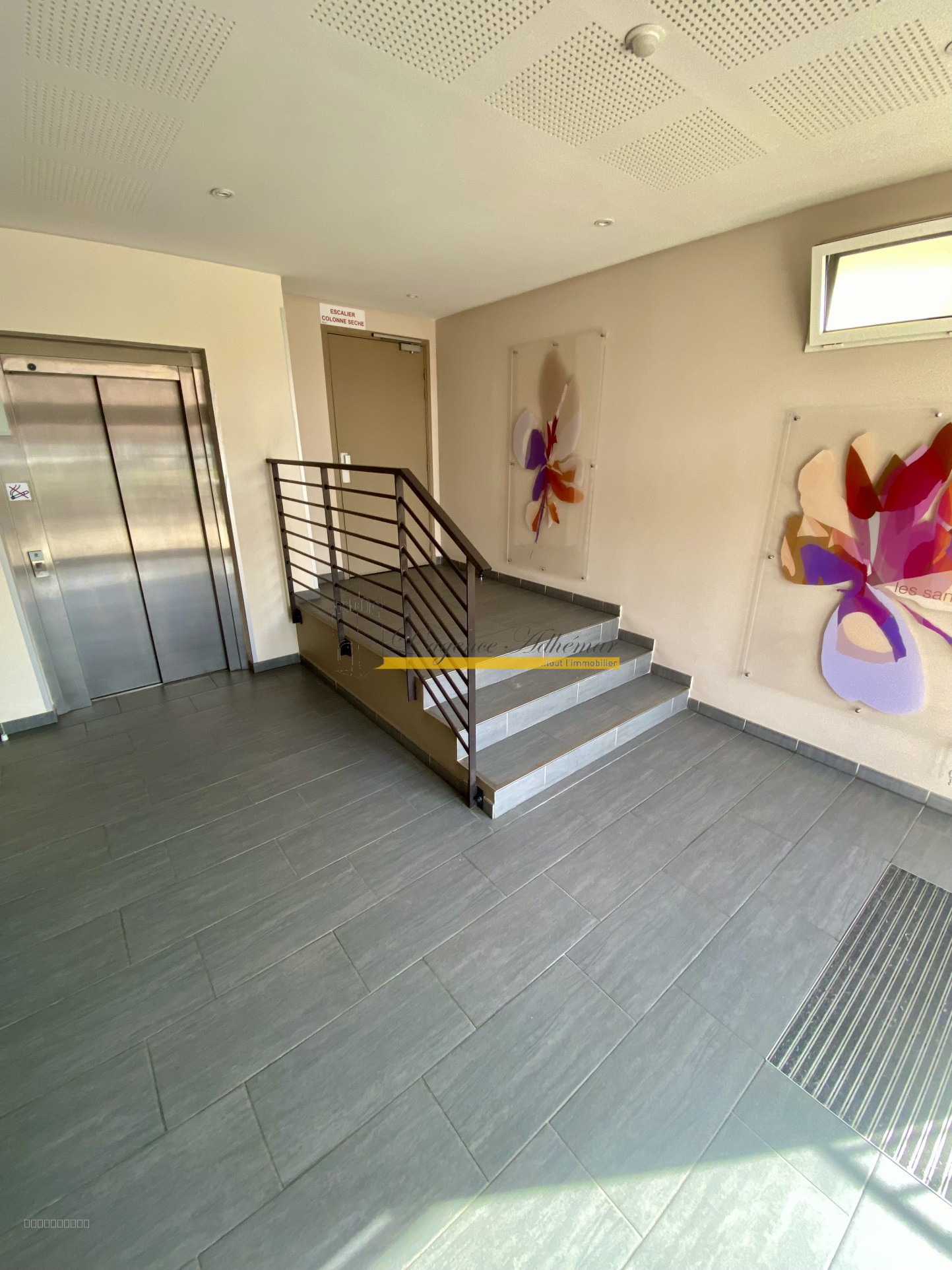 Montélimar LES SANTOLINES, vente appartement T2, balcon, parking. — photo 6