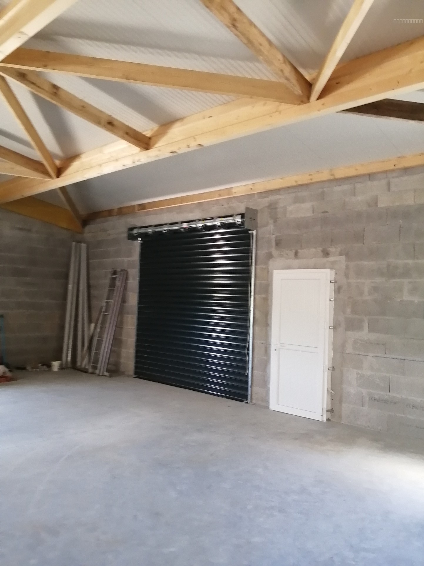 Atelier traversant 197 m2 La Rochelle Sud — photo 1