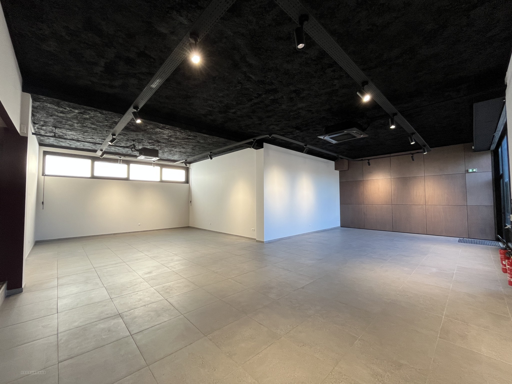 Local commercial 180 m2 état impéccable ZAC — photo 2