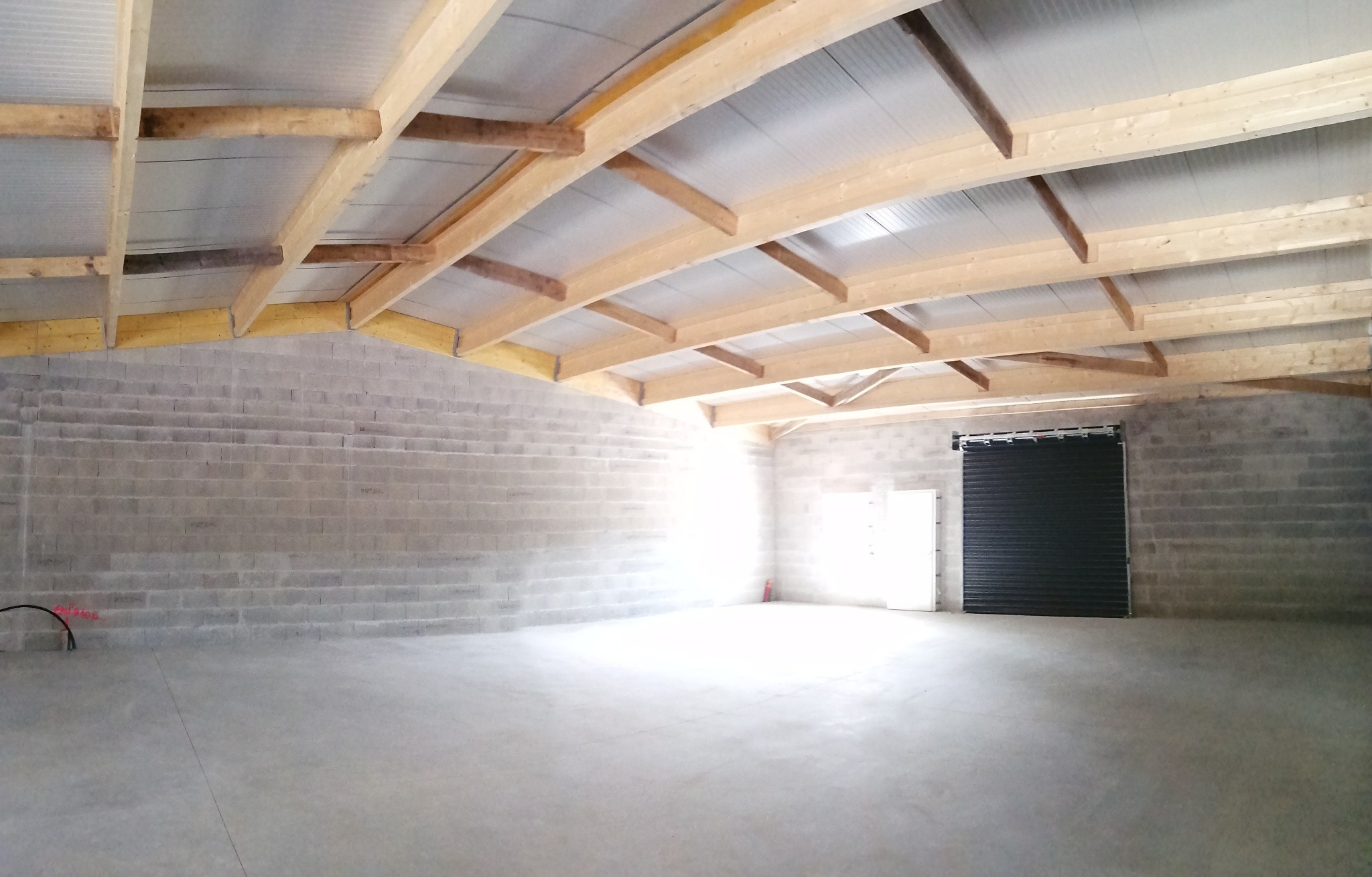 Atelier traversant 197 m2 La Rochelle Sud — photo 2
