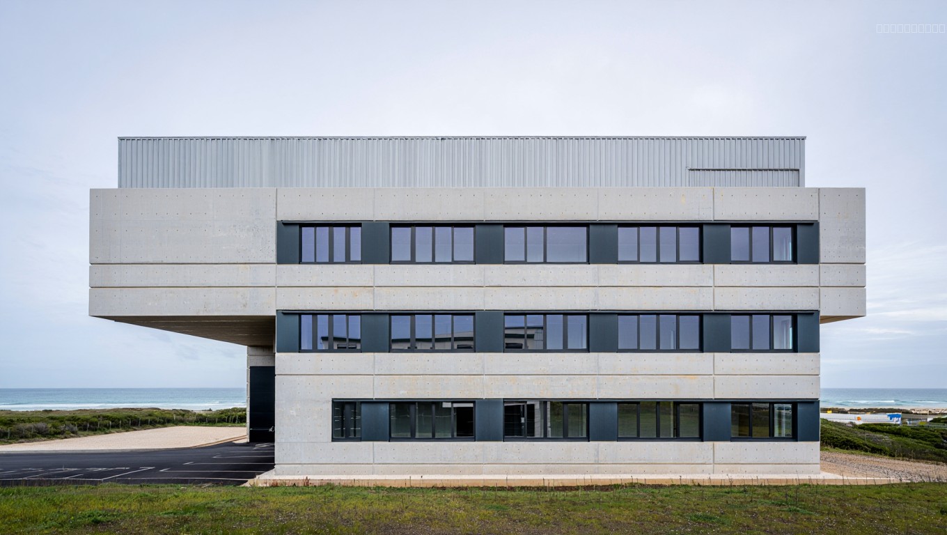 Bureaux 240 m2 La Rochelle Aéroport — photo 1