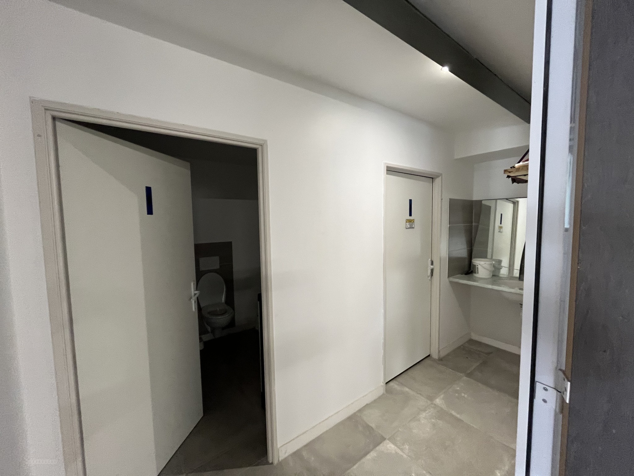 BATIMENT ACTIVITE 4 NIVEAUX 1 600 M2 — photo 2