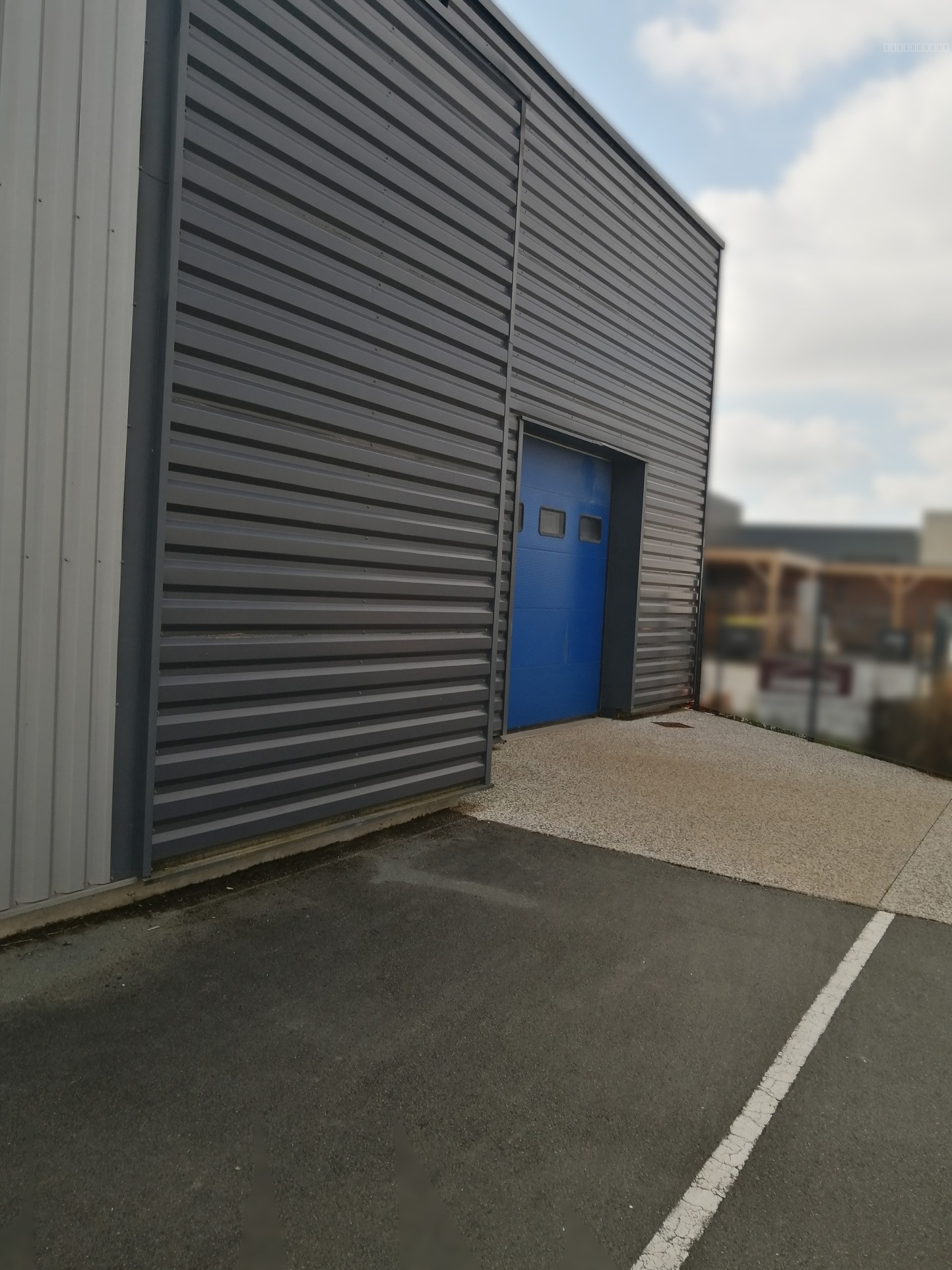 batiment d'activité 720 m2 en ZA — photo 1