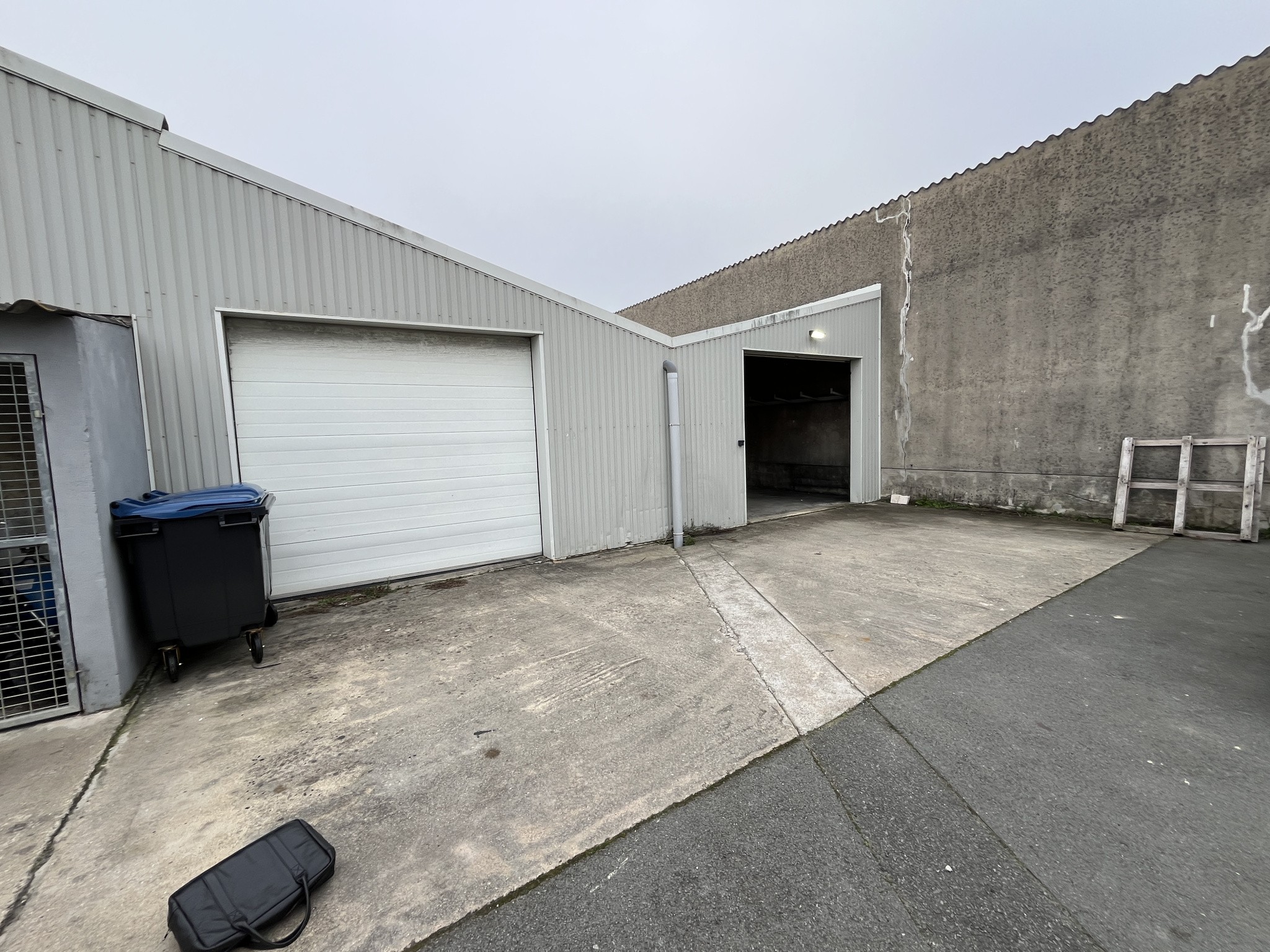 Bâtiment d'activité 245 m2 — photo 2