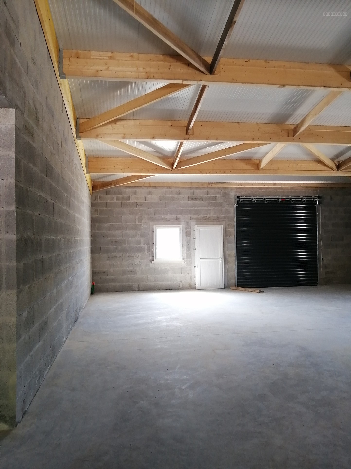 Atelier traversant 176 m2 La Rochelle Sud — photo 1