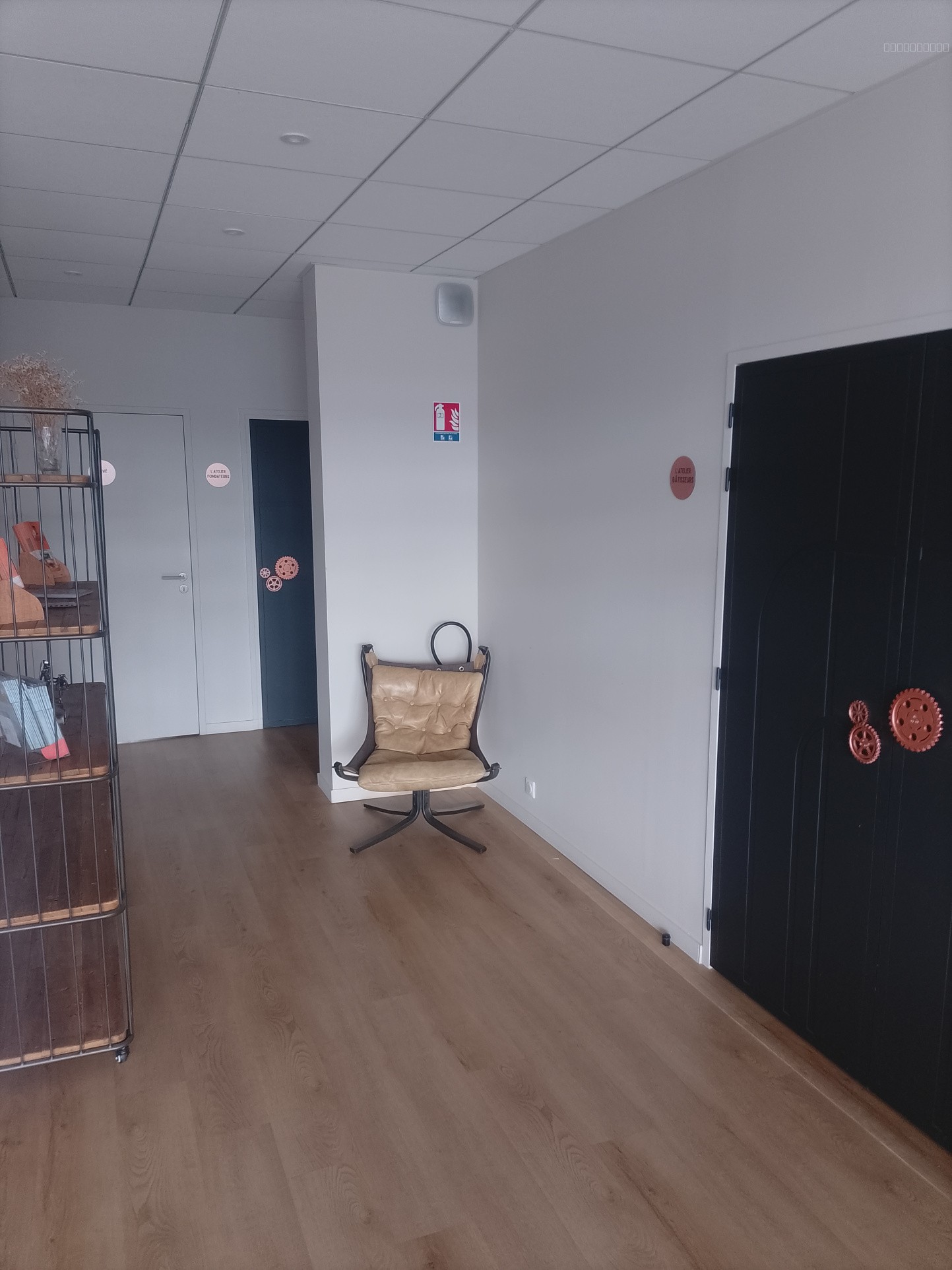 Bureaux / locaux 175 m2 avec vitrine — photo 1