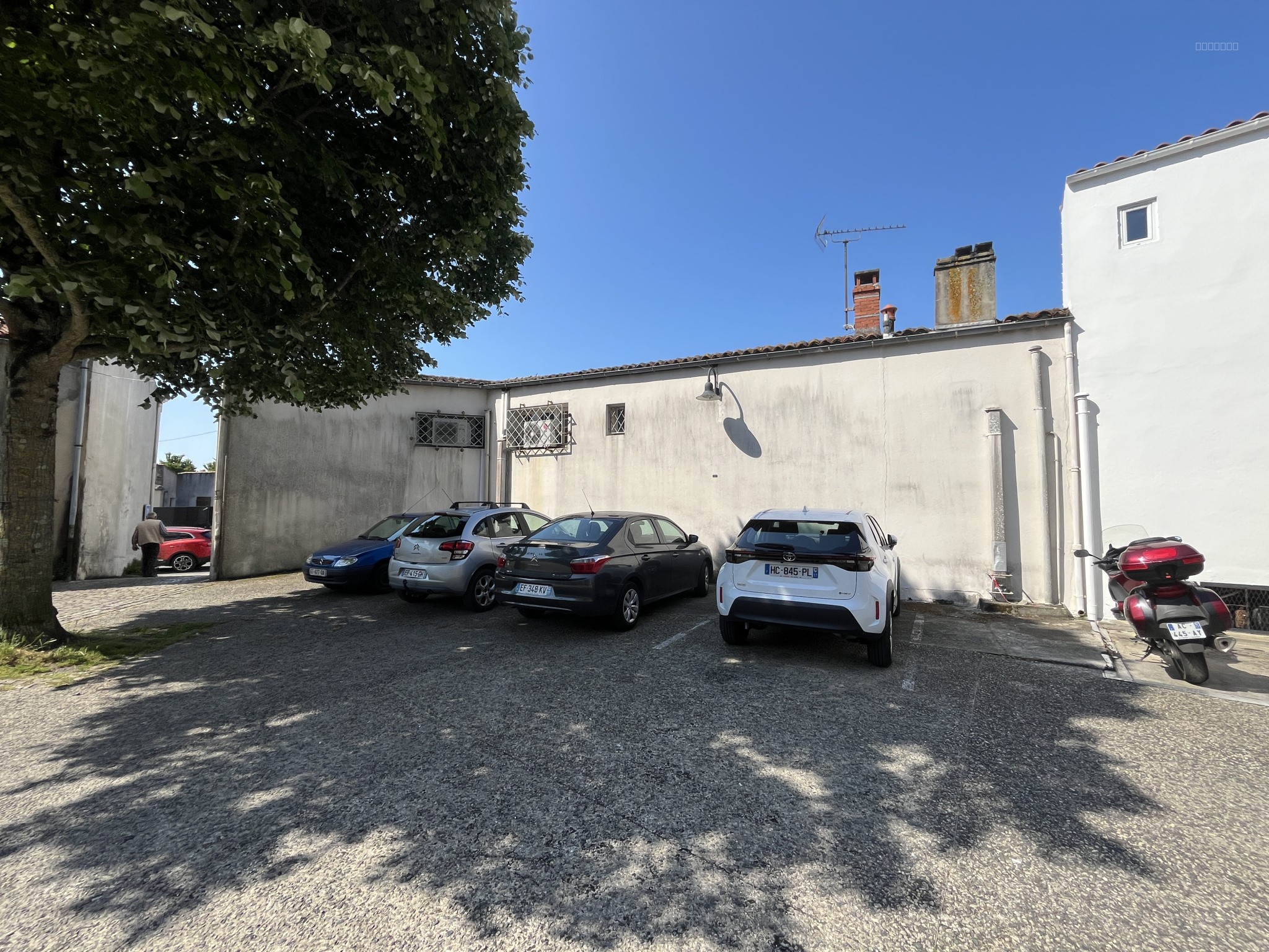 Immeuble commercial 200 m2 centre bourg — photo 1