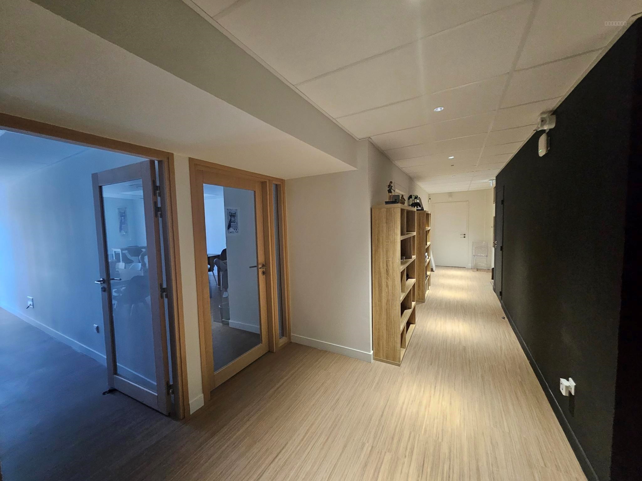 Bureaux 256 m2 — photo 1