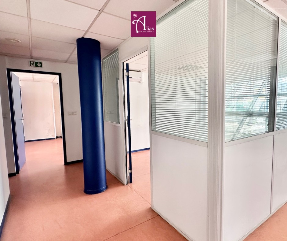 LOCAL DE 340M2 AU RDC IDEALEMENT SITUE — photo 5