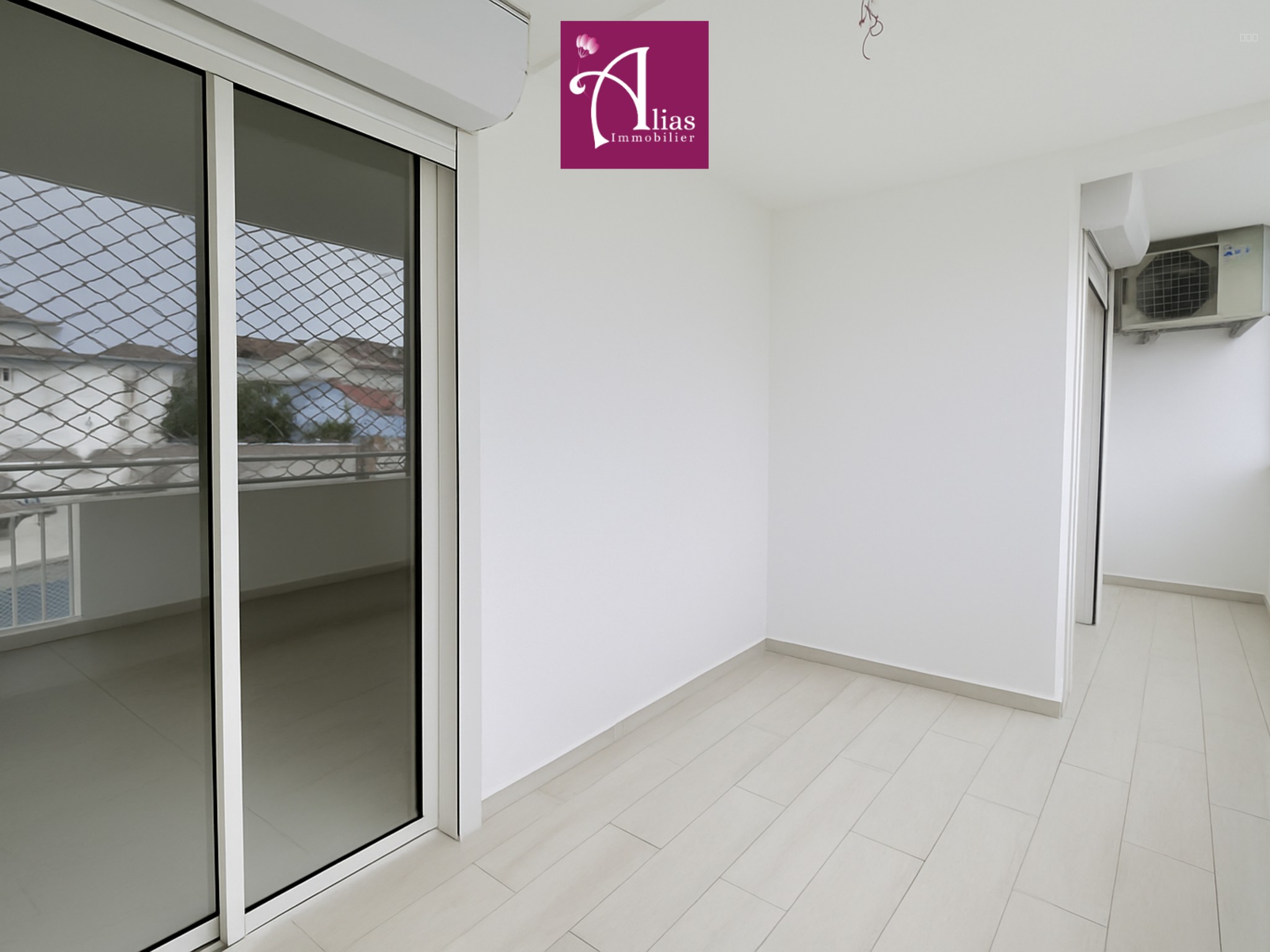 À VENDRE T3 ENTIÈREMENT RÉNOVÉ AU RAIZET - LES ABYMES — photo 7