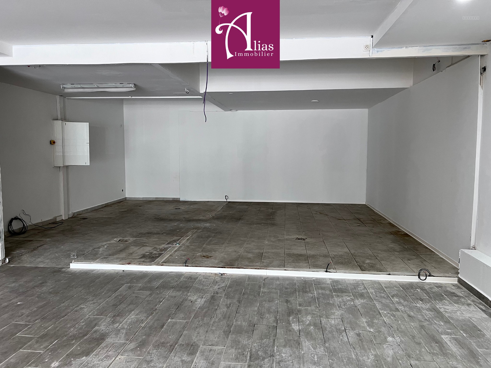 Local commercial moderne et lumineux 140 m2   Immeuble La Palmeraie, Jarry — photo 5