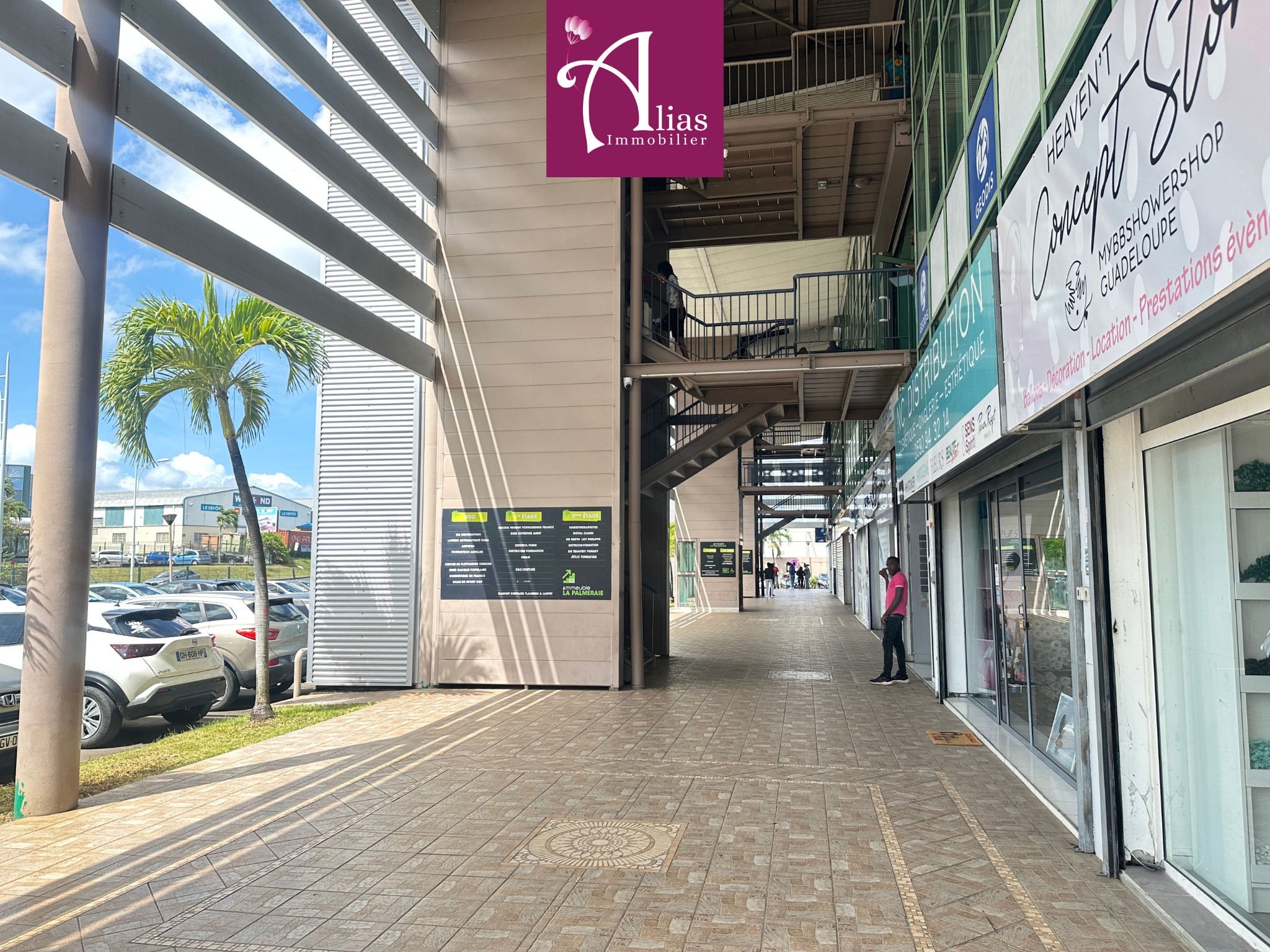 Local commercial moderne et lumineux 140 m2   Immeuble La Palmeraie, Jarry — photo 2