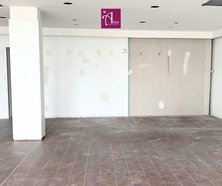 À louer - Local professionnel de 100 m2 en rez-de-chaussée   Jarry — photo 2