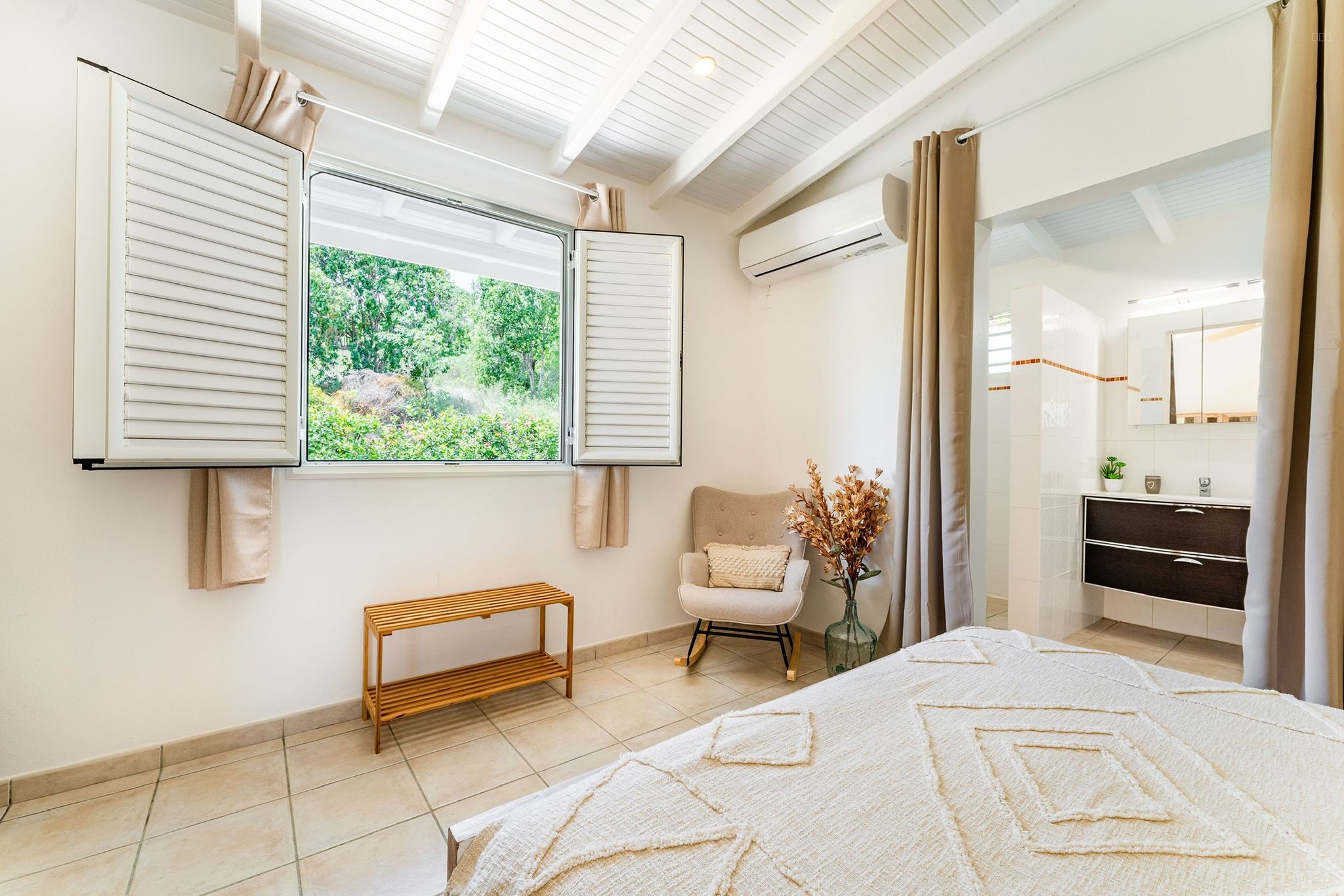 À VENDRE VILLA F4 MEUBLÉE AVEC VUE PANORAMIQUE À MARIE-GALANTE SUR UN TERRAIN DE 1456 M2 — photo 7
