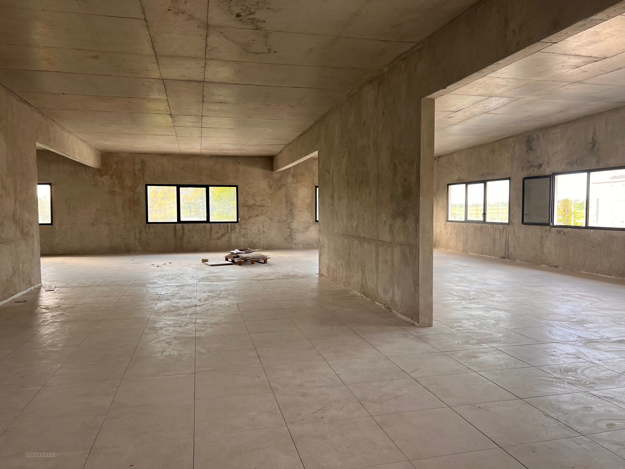 À louer 5200 € par mois aux Abymes : de 200m2 — photo 6