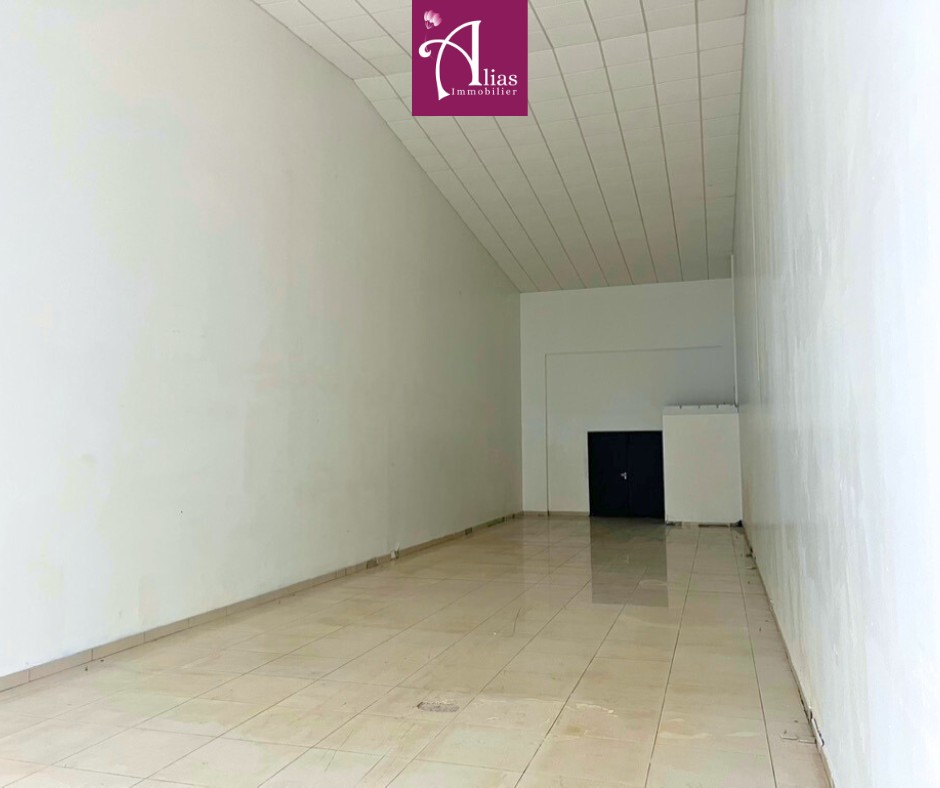 À louer Local professionnel 112 m2 RDC Jarry — photo 1