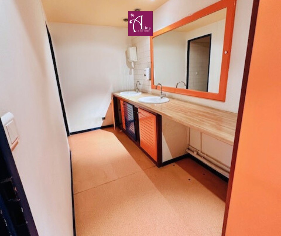 LOCAL DE 340M2 AU RDC IDEALEMENT SITUE — photo 6