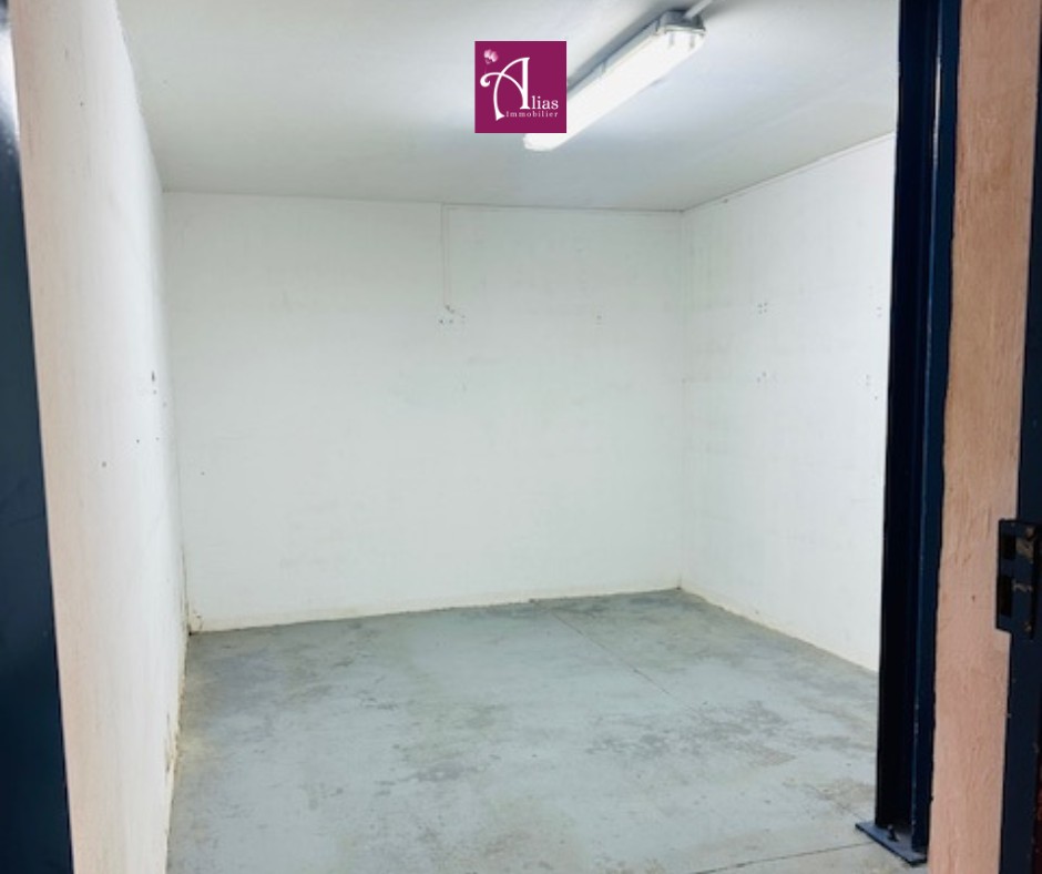 LOCAL DE 340M2 AU RDC IDEALEMENT SITUE — photo 8