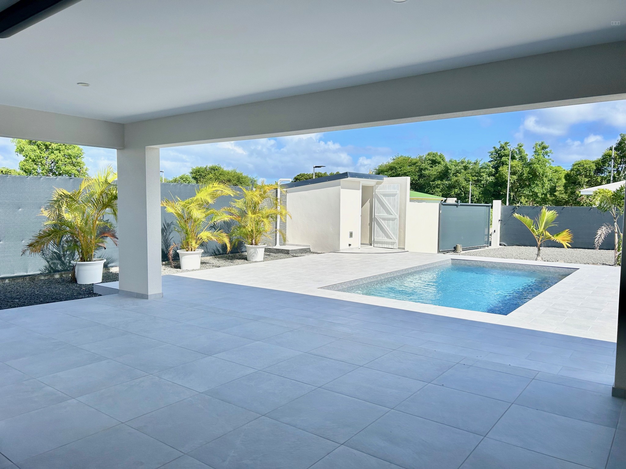 VILLA NEUVE F5 DE 100 M2 SUR UN TERRAIN DE 617M2 À SAINT-FRANÇOIS — photo 3