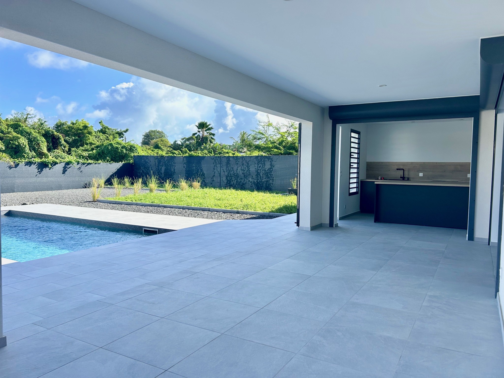 VILLA NEUVE F5 DE 100 M2 SUR UN TERRAIN DE 617M2 À SAINT-FRANÇOIS — photo 4