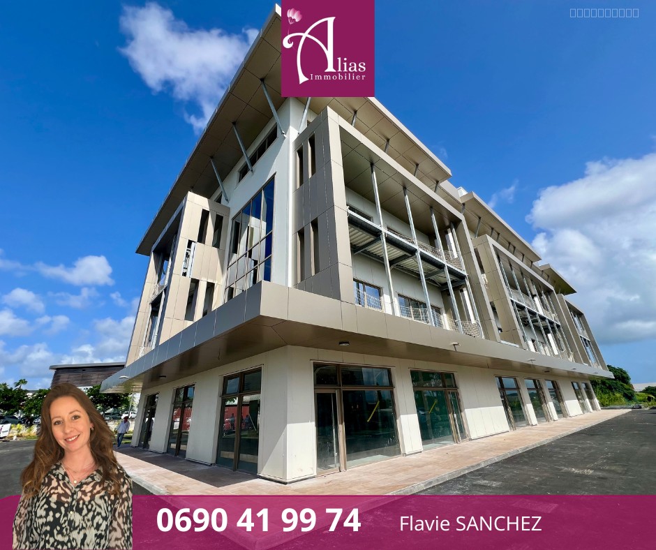 À louer - Local commercial neuf 74m2 - ETAGE - DOTHEMAR — photo 1