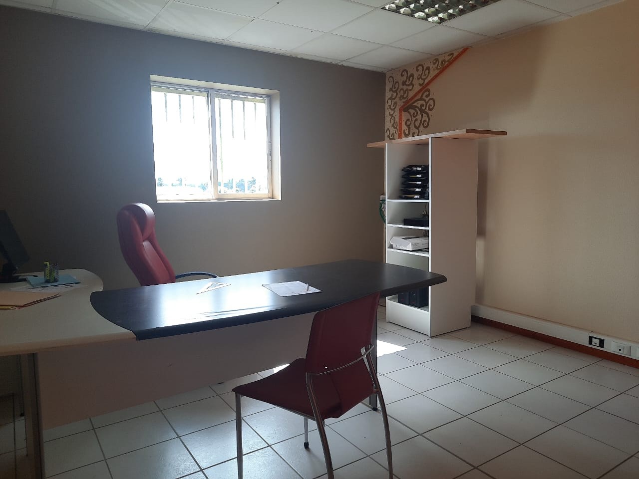 Location local commercial de 90 m2 à Ste Rose - Zone d'activité de Nolivier — photo 3
