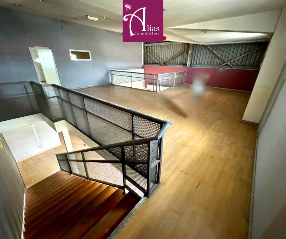 À LOUER LOCAL COMMERCIAL DE 260 M2 DANS LA ZAC DE NOLIVIER À STE-ROSE — photo 3
