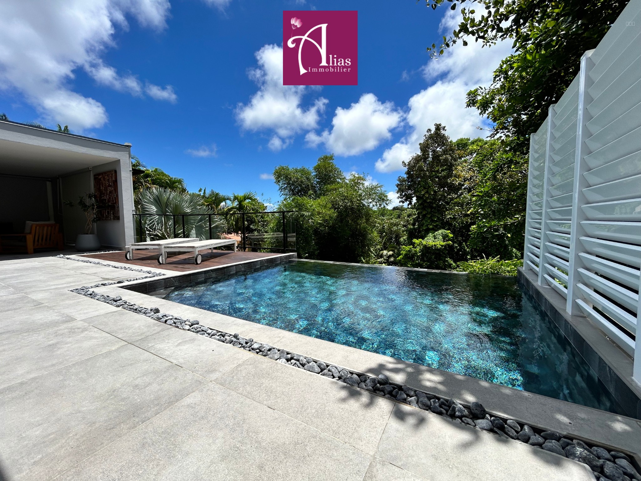À Vendre   Villa d’Exception OMEGA | Un havre de paix au cœur de la nature tropicale
