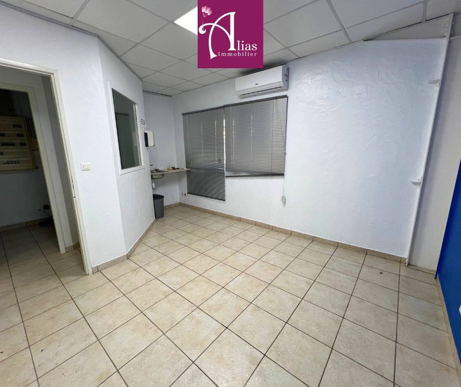 À Louer - Local professionnel 82m2 - Etage - Jarry — photo 4