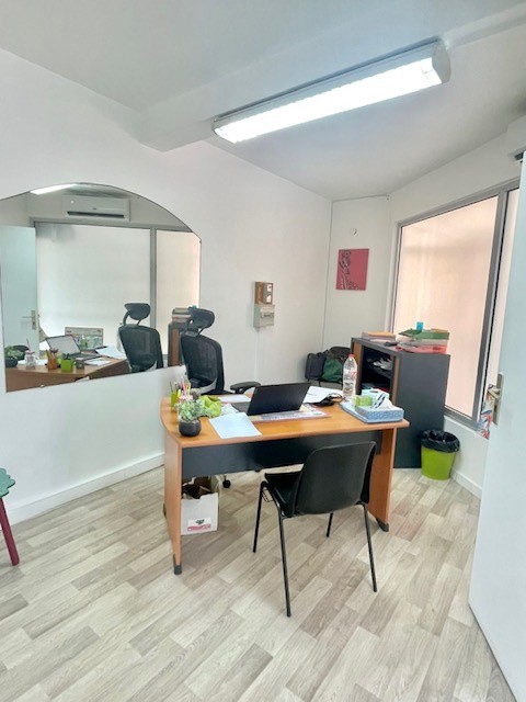 Local commercial 35 m2 à vendre à Pointe-à-Pitre   Idéal investissement ou activité professionnelle — photo 2