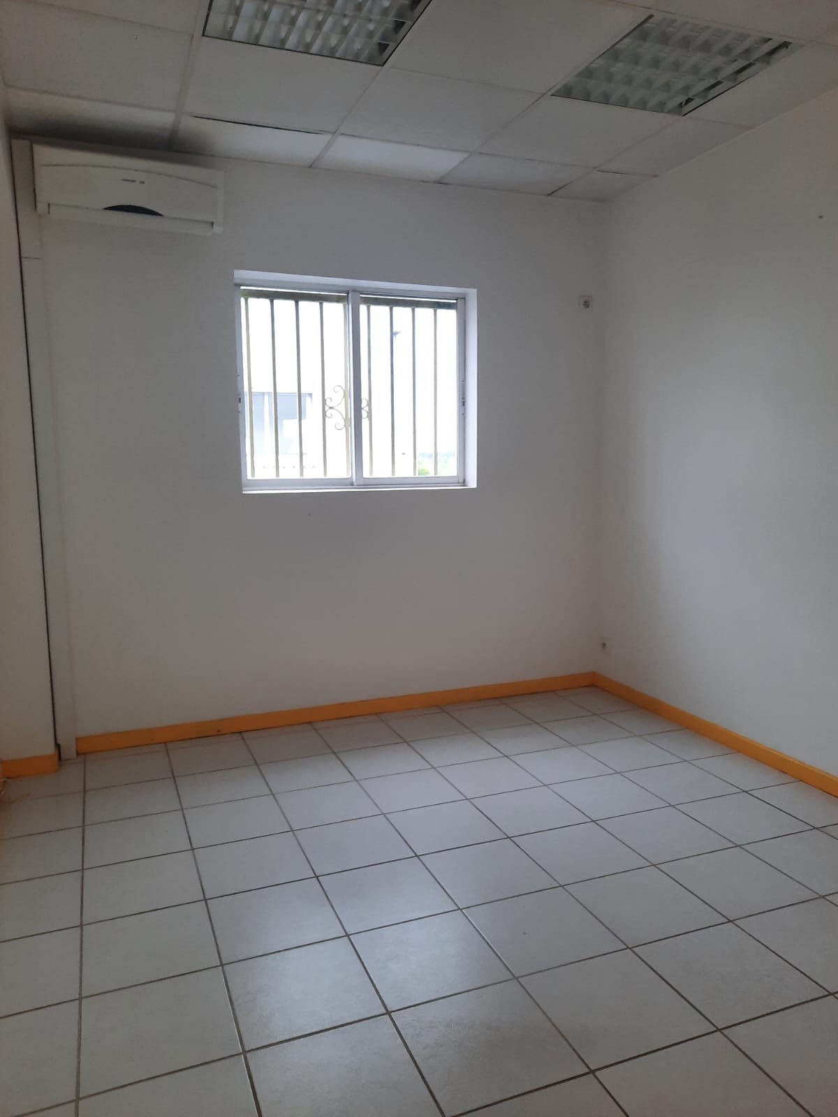 Bureaux de 70m2 ZAC de NOLIVIER 1ER ETAGE — photo 2