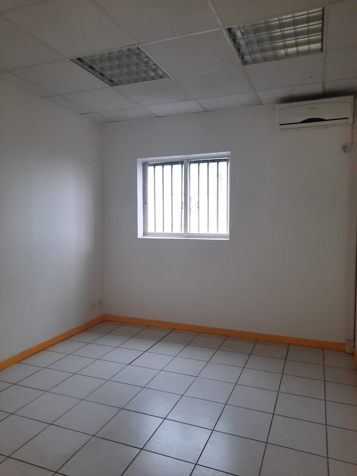 Bureaux de 70m2 ZAC de NOLIVIER 1ER ETAGE — photo 4