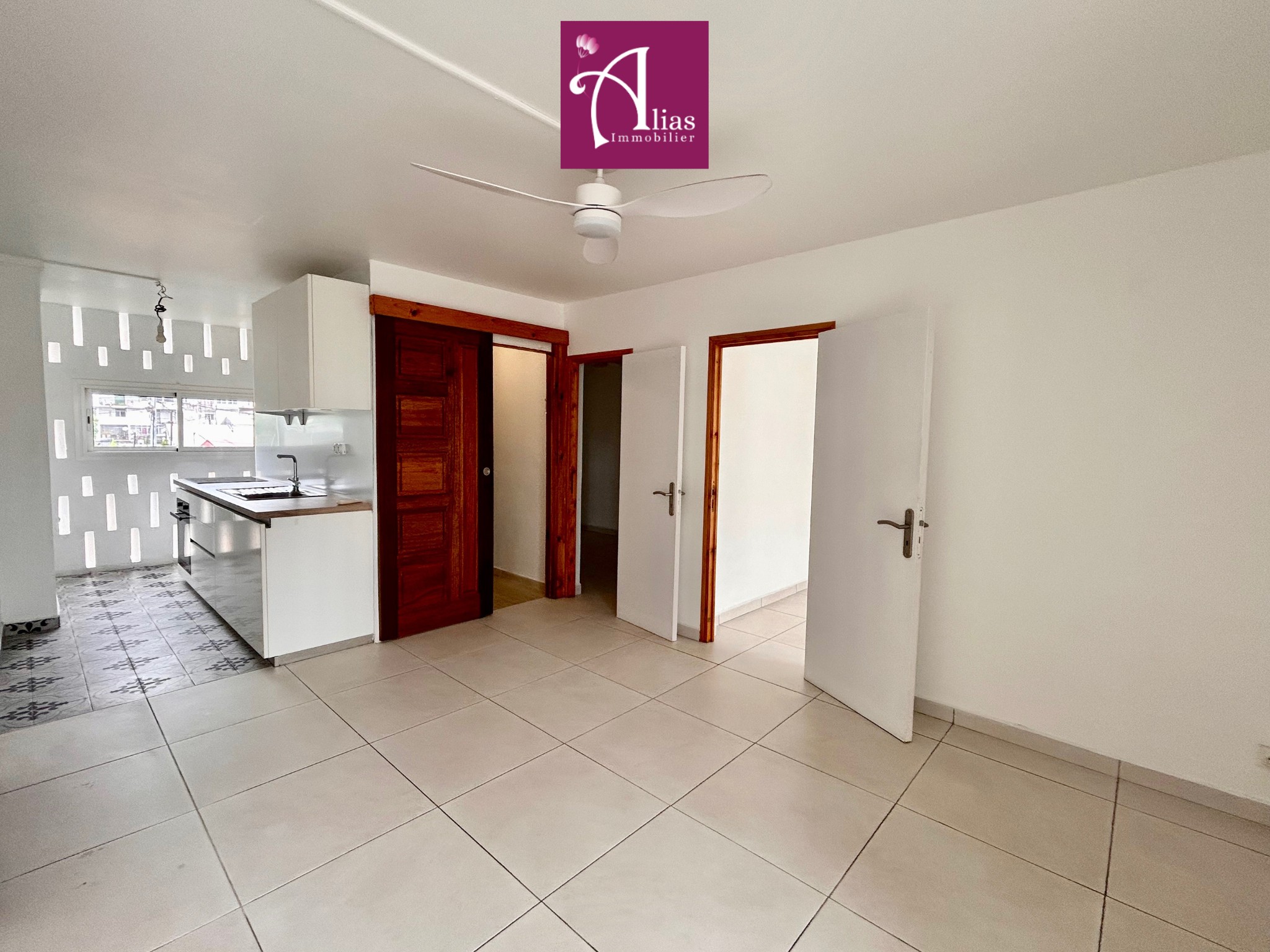 À VENDRE T3 ENTIÈREMENT RÉNOVÉ AU RAIZET - LES ABYMES — photo 2