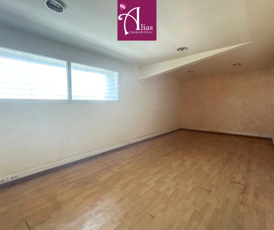 À LOUER LOCAL COMMERCIAL DE 260 M2 DANS LA ZAC DE NOLIVIER À STE-ROSE — photo 6