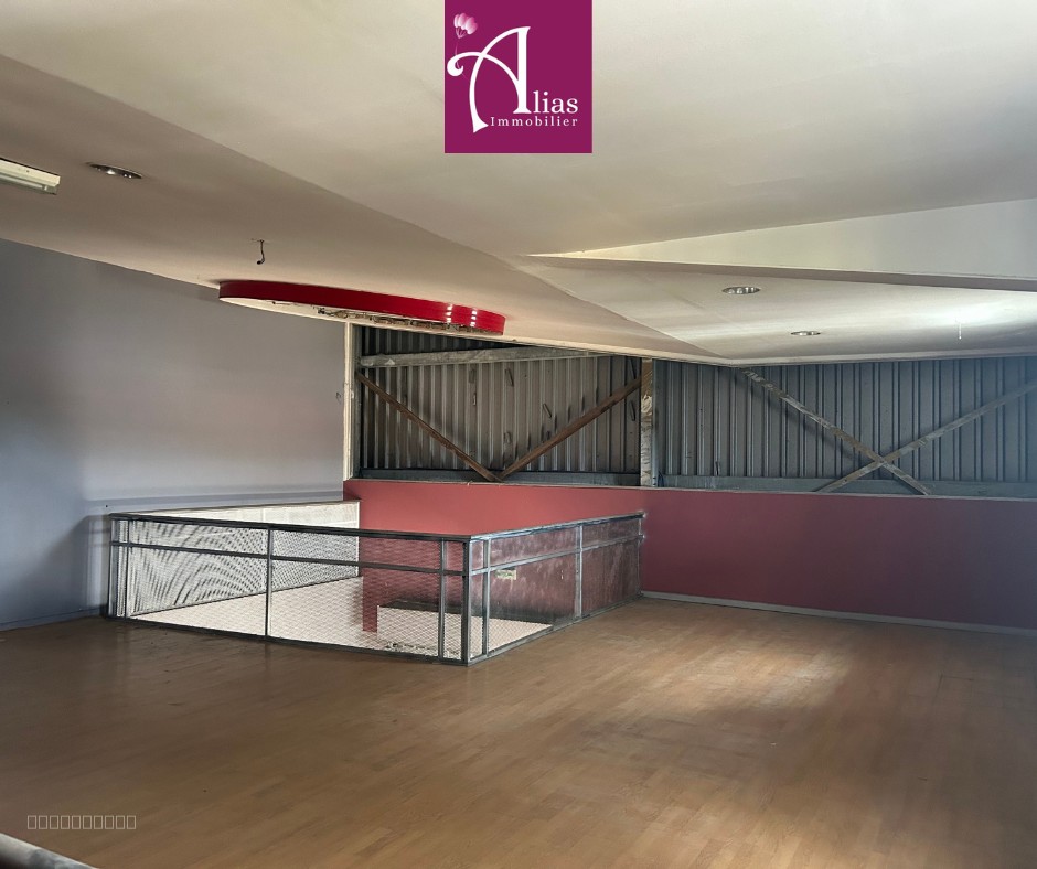 À LOUER LOCAL COMMERCIAL DE 260 M2 DANS LA ZAC DE NOLIVIER À STE-ROSE — photo 4